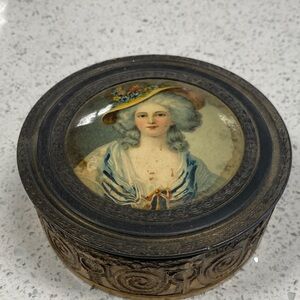 Antique powder Box with Portrait & original hlass insert